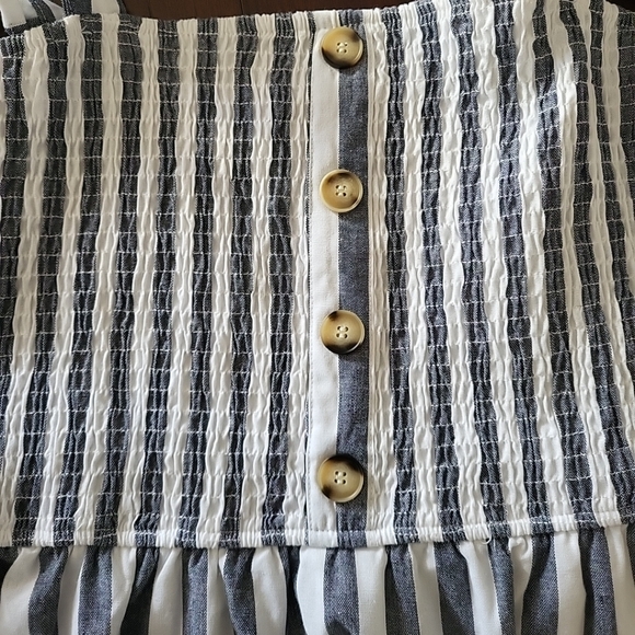 Andree by Unit Women's Dress Size 2X Gray/White Striped Smocked Top Peasant - Picture 6 of 11